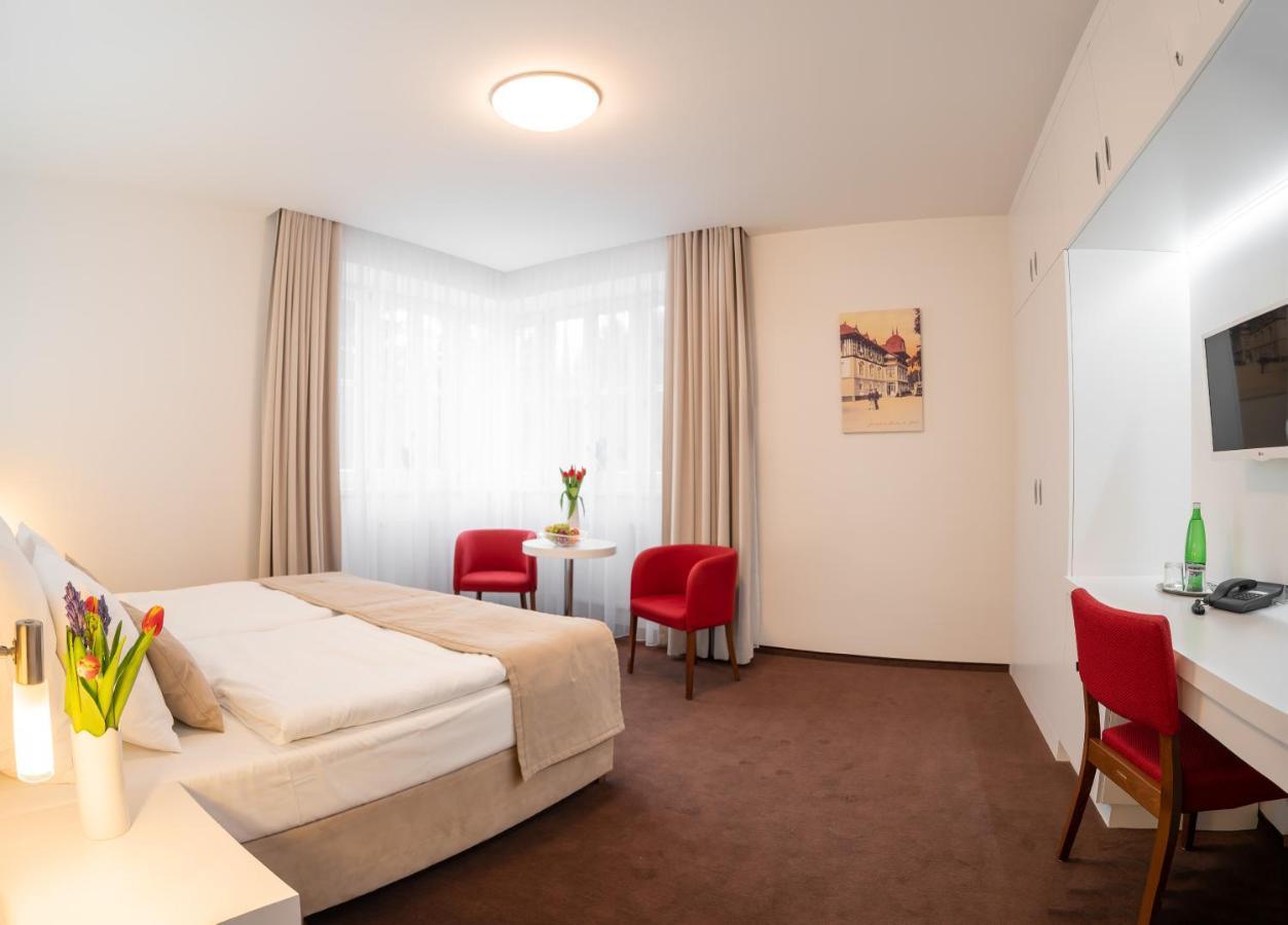 Hotel Vila Viola Luhacovice Bagian luar foto