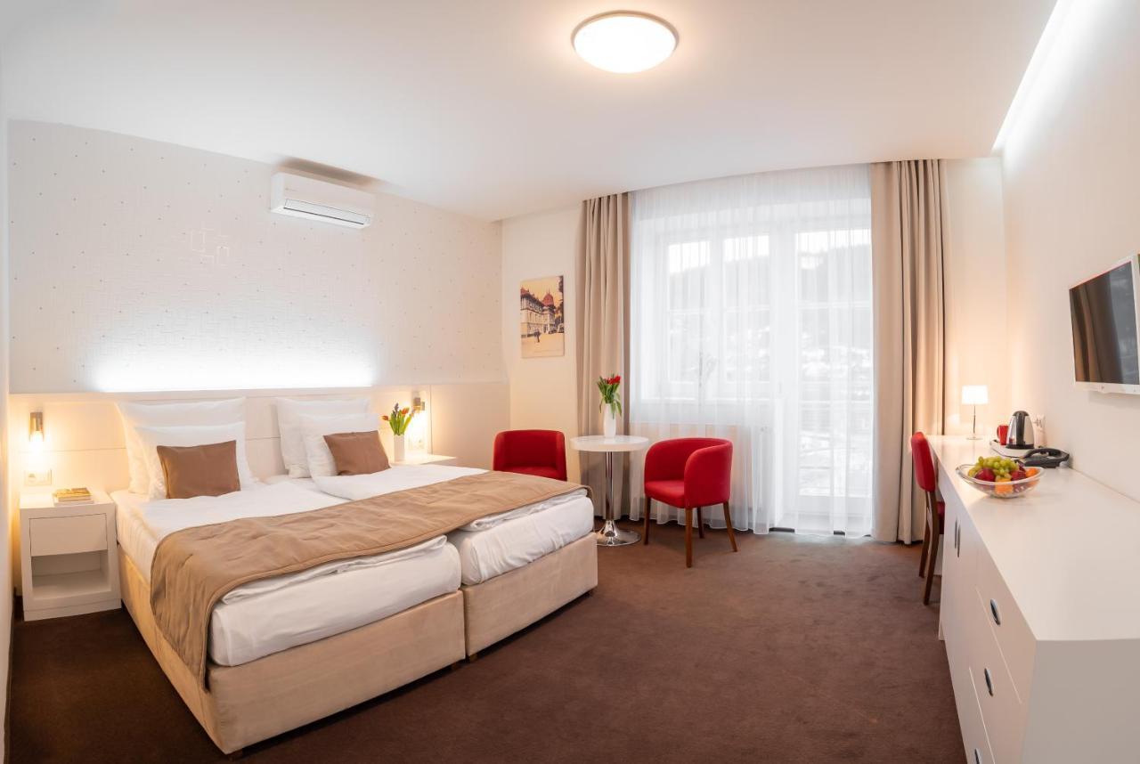 Hotel Vila Viola Luhacovice Bagian luar foto